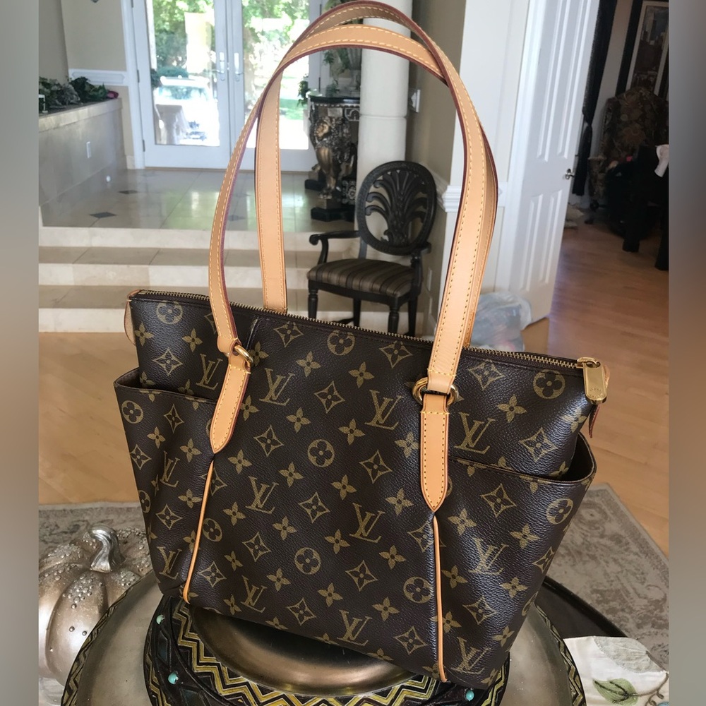 Mint Louis Vuitton Monogram Totally PM